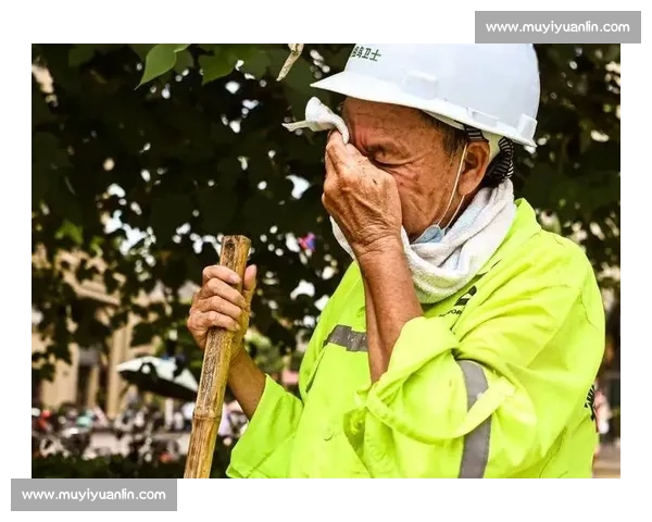 烈日下的绿荫守护者 —— 致敬巫溪高温下的坚守者 烈日下的绿荫守护者 —— 致敬巫溪高温下的坚守者